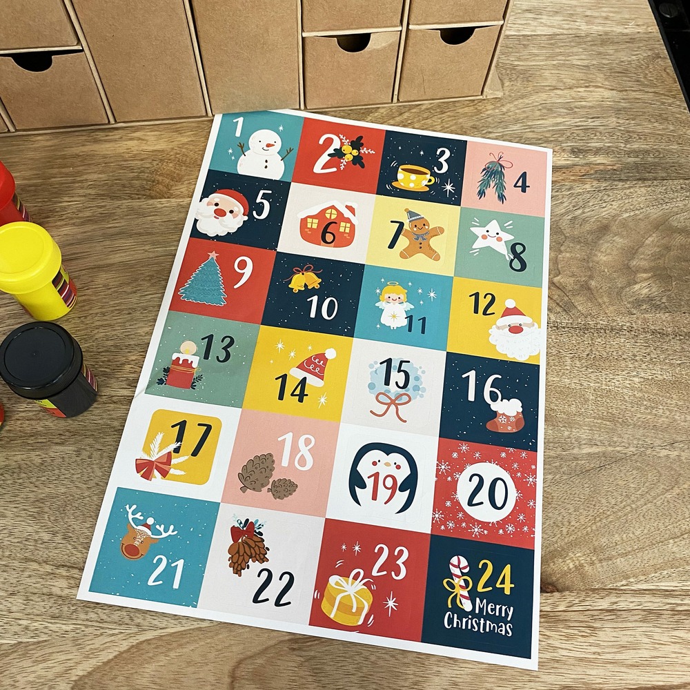 Kit diy complet calendrier de l'avent maison en papier mâché avec peinture et stickers