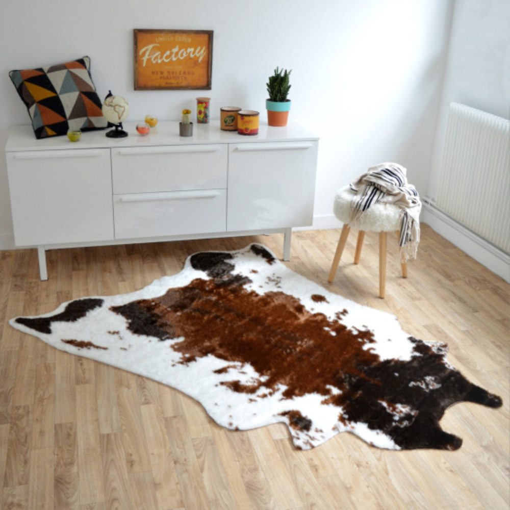 Tapis peau de bête - imitation vache montbéliarde - design - 150 x 210 cm