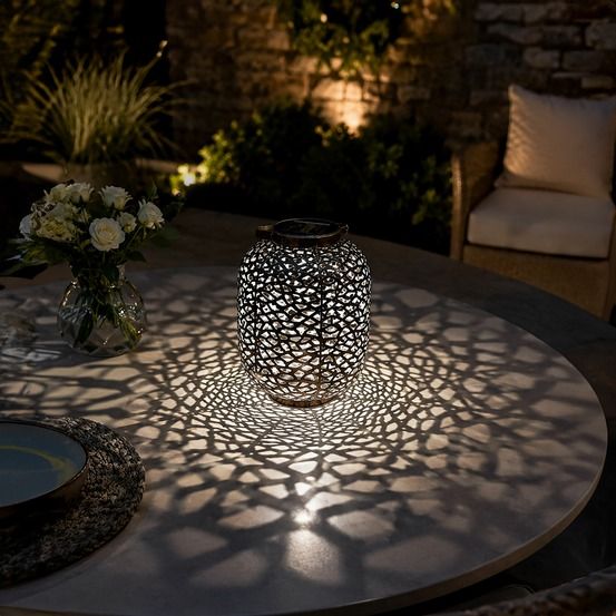 Lanterne solaire métal ajouré design rétro