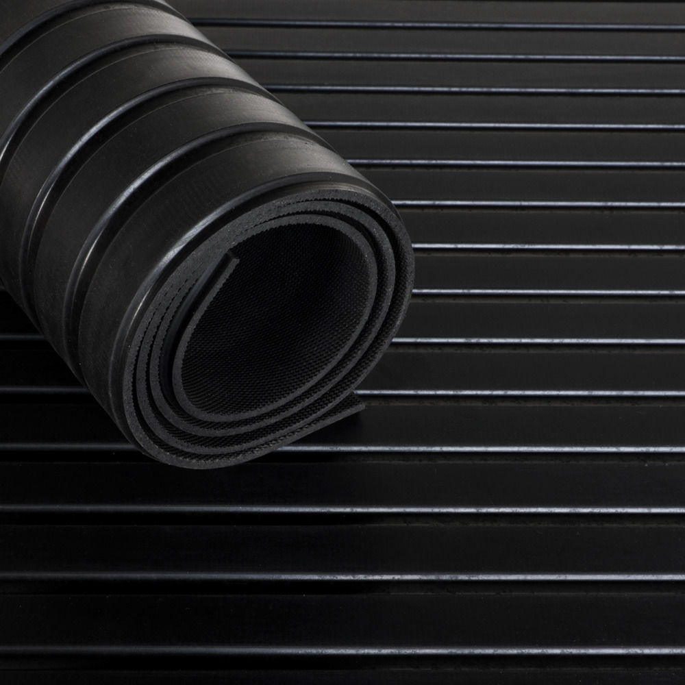 Tapis en caoutchouc en rouleau, nervures larges de 4,5 mm - largeur 200 cm