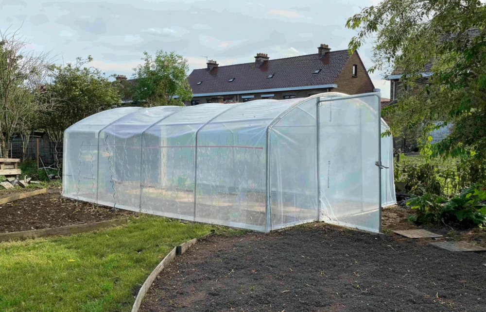 Serre tunnel de jardin - 24m² - 4 x 6m - pieds droits - aérations latérales - 4 saisons plus - les serres tonneau