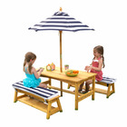 Table et bancs d'extérieur en bois avec coussins et parasol - rayures bleu et blanches