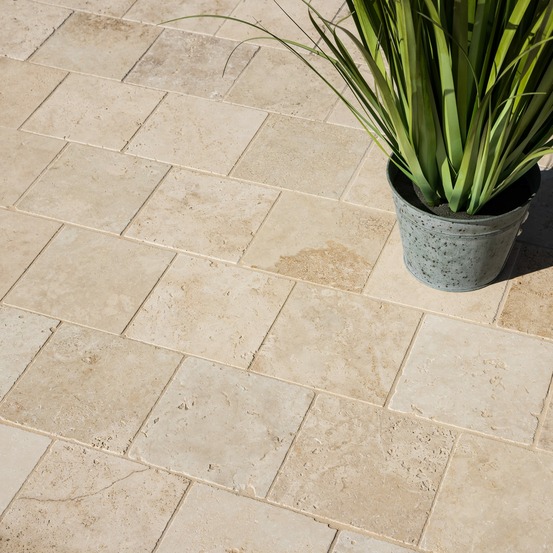 Pavé travertin beige nuancé 15,25x15,25x3 cm (vendu au m² - 42 pavés/m²) - ro'ma nature