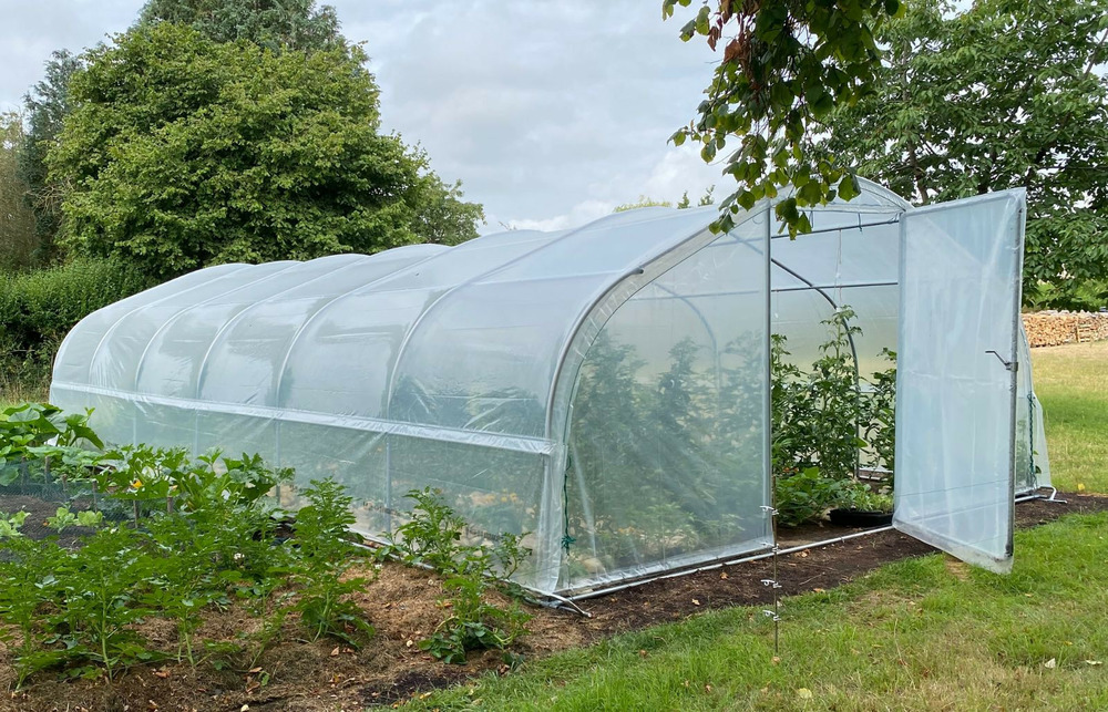 Serre tunnel de jardin - 37,5m² - 5 x 7,5m - pieds droits - aérations latérales - 5ème saison - les serres tonneau