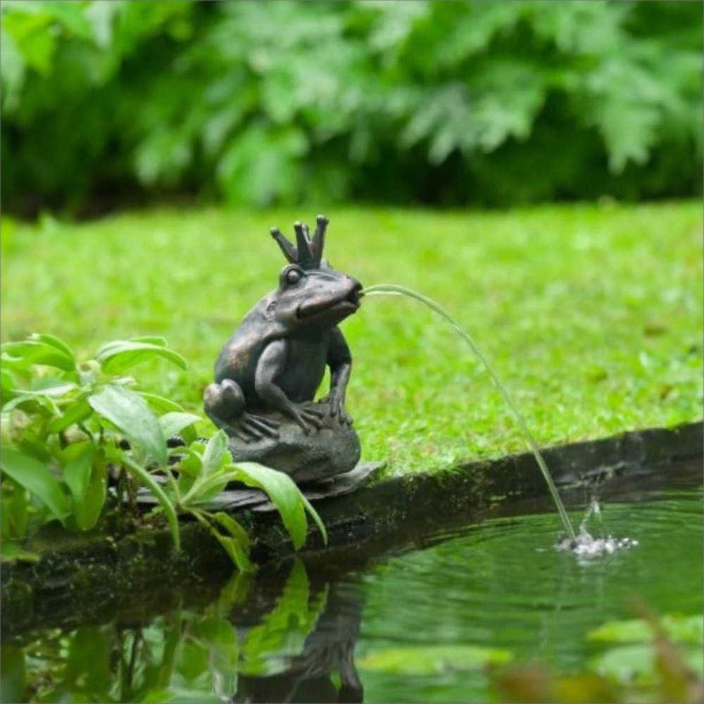 Sujet cracheur roi des grenouilles