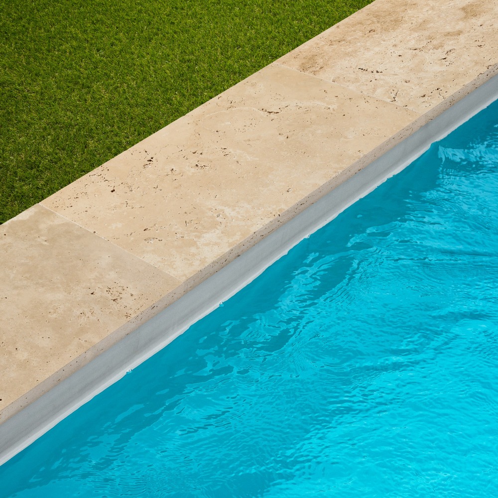 Margelle de piscine travertin beige clair 61x33x3 cm bord droit (à l'unité) - ro'ma nature