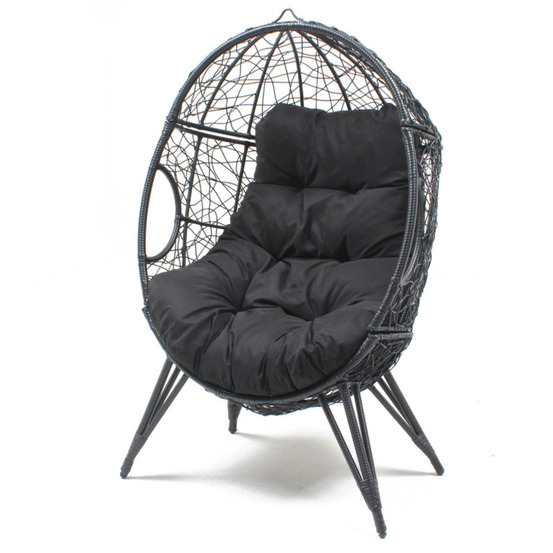 Fauteuil œuf sur pied en résine noir effet rotin jane