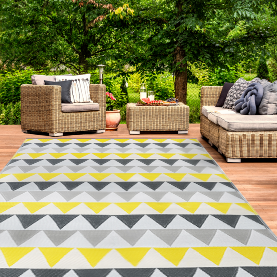 Tapis extérieur sari triangles gris et jaune 270 x 370 cm