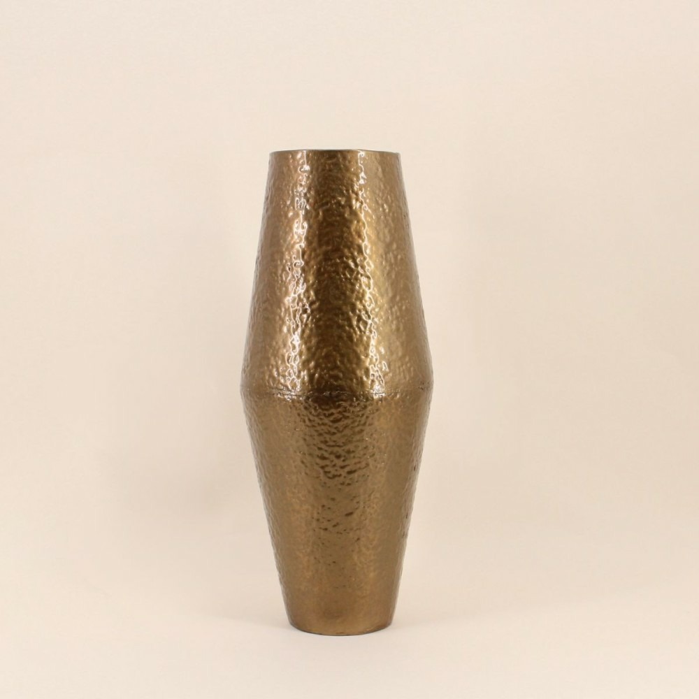 Vase design en métal martelé doré, h50cm