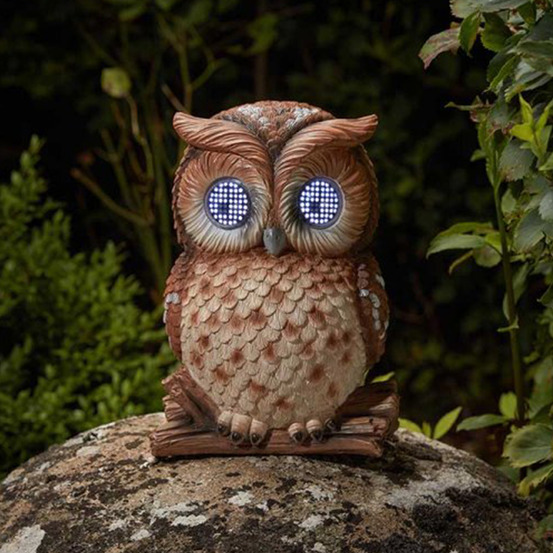 Hibou solaire aux yeux interactifs