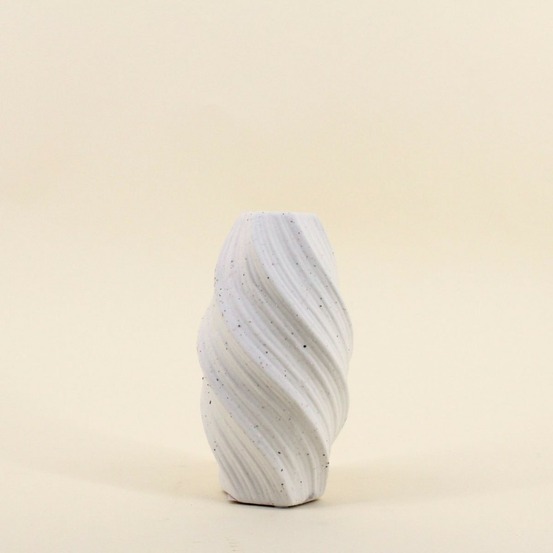 Vase twist en porcelaine blanche vague 20cm