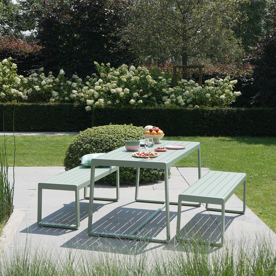 Ensemble table et bancs x2 en aluminium vert d'eau rio