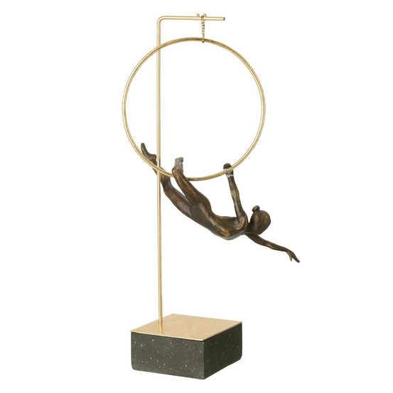 Gymnaste cerceau sur socle
