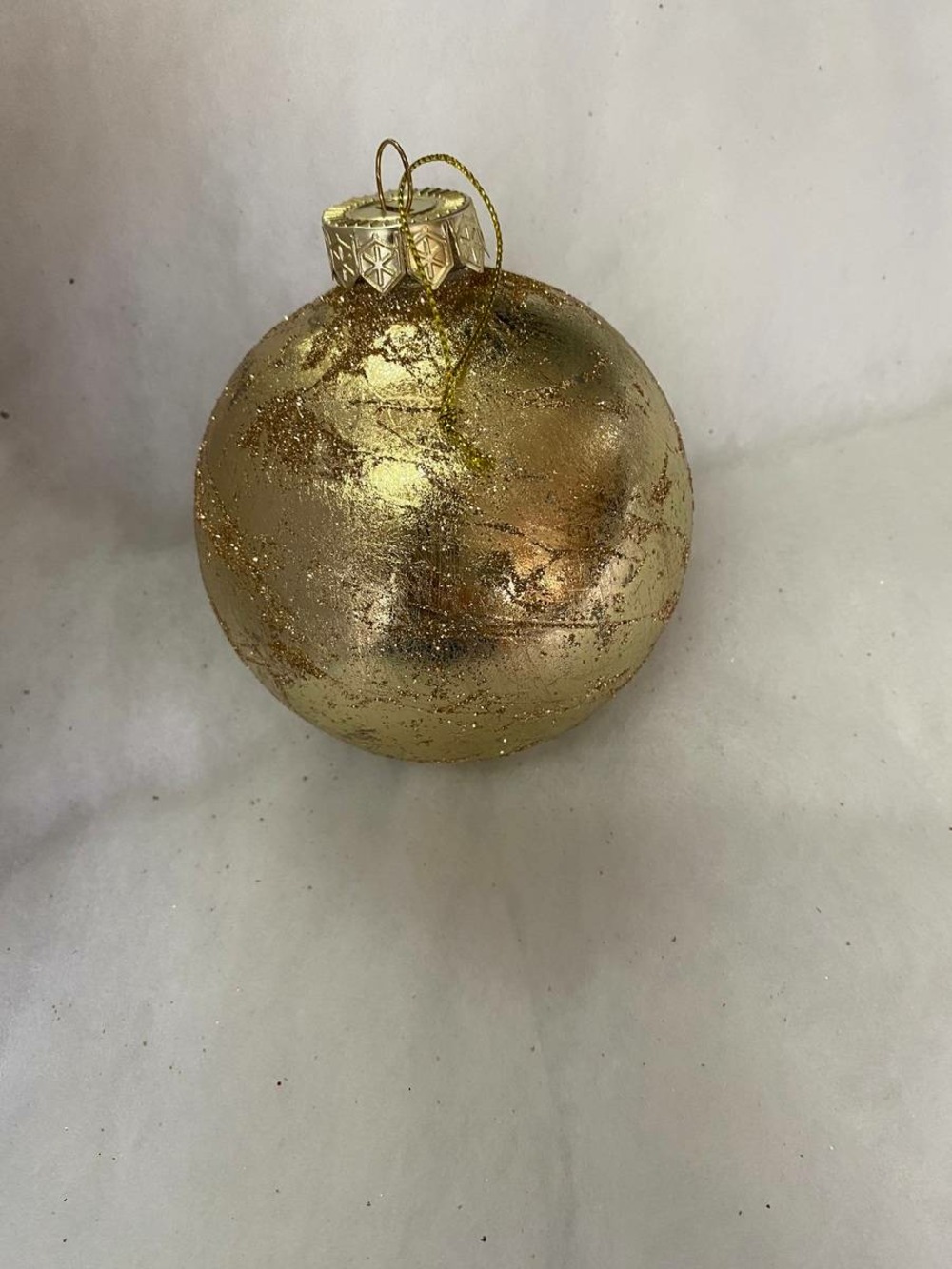 Boule effet métal d.10cm plastique or