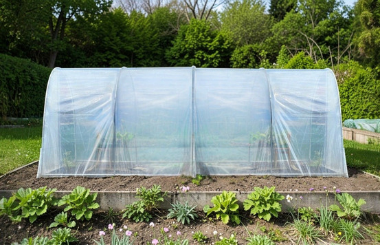 Serre tunnel de jardin - 18m² - 3 x 6m - pieds arrondis - polyéthylène haute densité - 2 portes - les serres tonneau