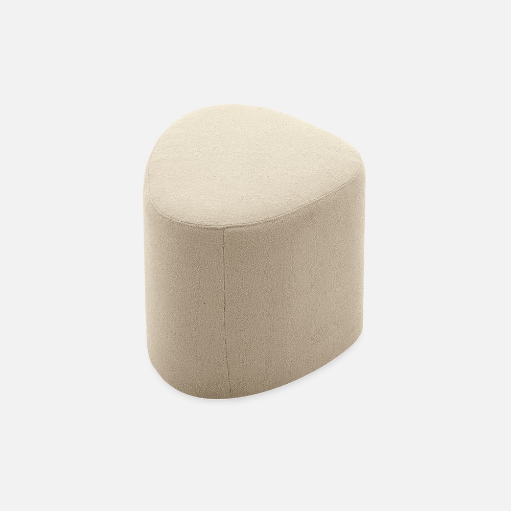 Tabouret. Pouf en forme de galet en tissu beige. Tao l 60 x p 44 x h 40cm