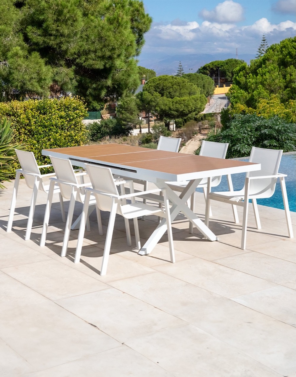 Table à manger extensible en aluminium - mali - finition blanche - plateau imitation bois - 180 par 240 cm - 6 à 10 places