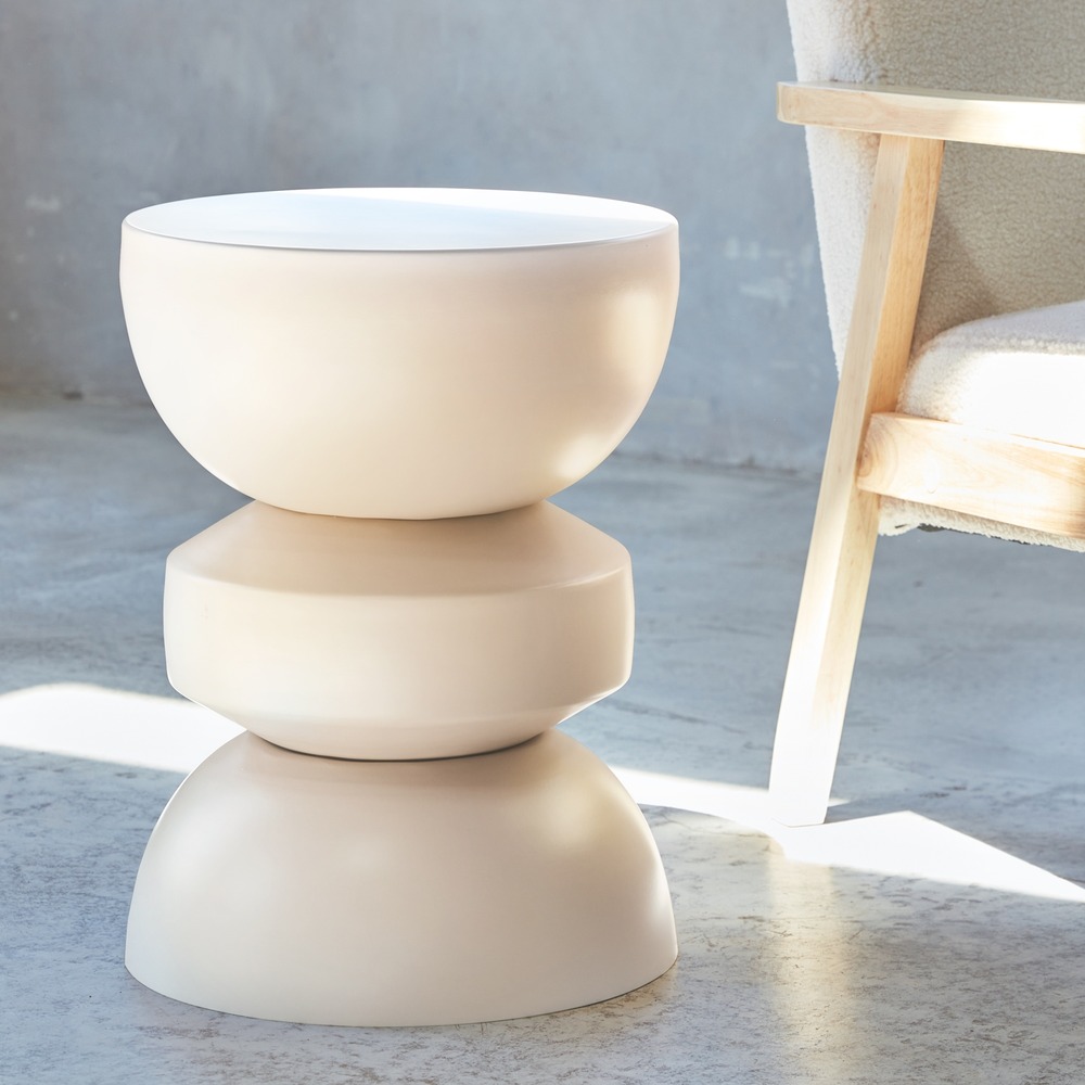 Table d'appoint. Bout de canapé. Table de chevet en métal. Crème. Assa. Ø32 x h 44.5cm