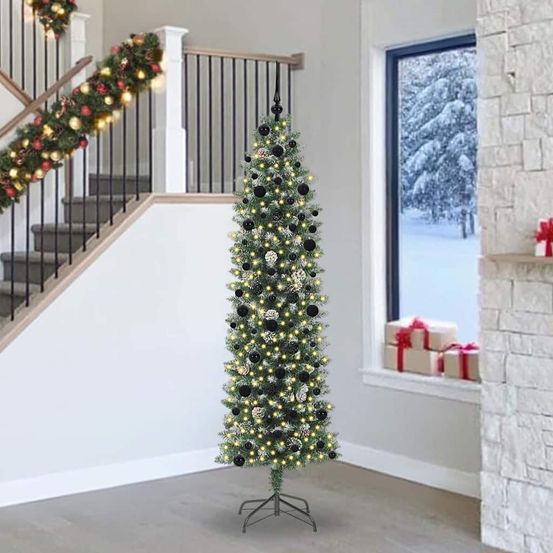 Sapin de noël artificiel ambiance hivernale 240 cm, finition neige, 300 led et décorations fournies