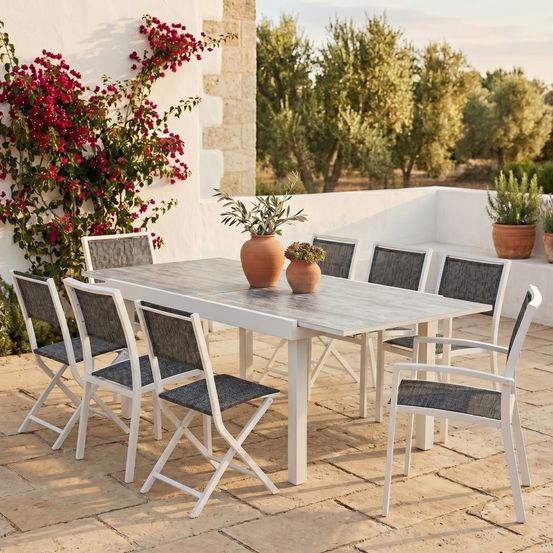 Ensemble modulo 4/8p en aluminium blanc et verre décors bois avec 4 fauteuils en textilène et 4 chaises pliantes