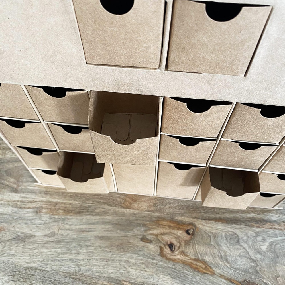 Kit diy complet calendrier de l'avent maison en papier mâché avec peinture et stickers