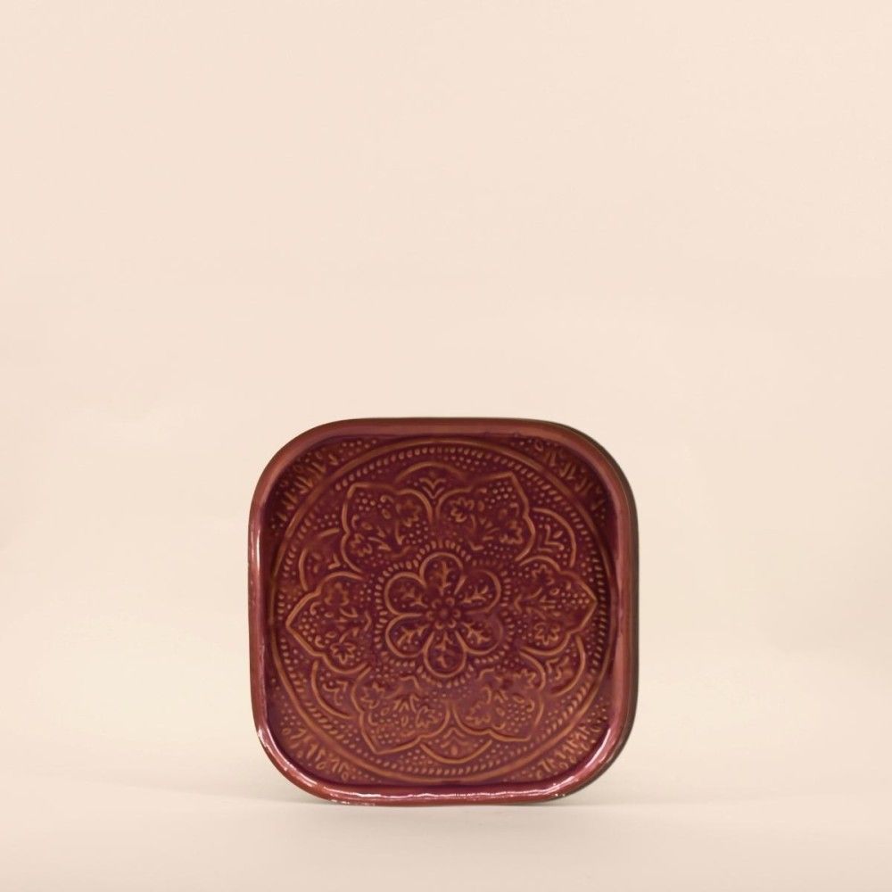 Plateau en métal avec motifs en relief 26cm