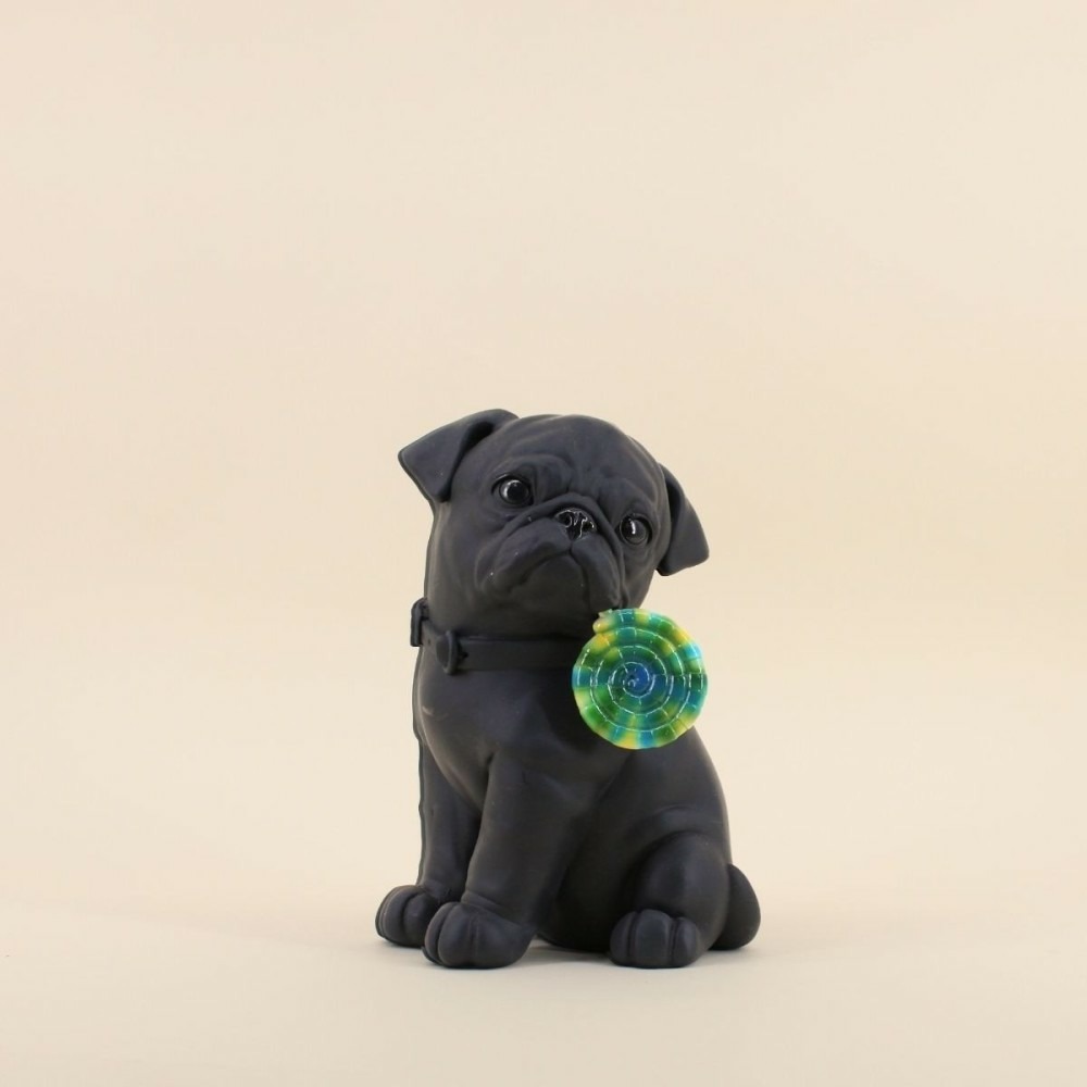 Chien en résine avec sucette 24cm