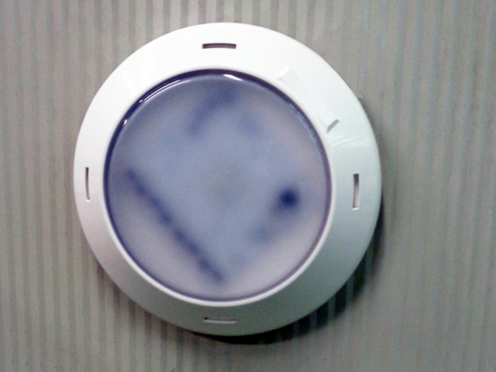 Projecteur led blanc pour piscine enterrée
