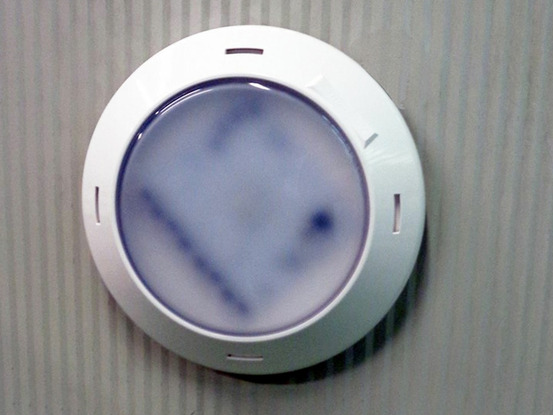 Projecteur led blanc pour piscine enterrée