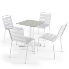Table 60x60 cm inclinable béton gris clair et 4 chaises en métal blanc