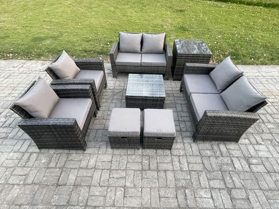 Ensemble de meubles de jardin en rotin 8 places ave table basse carrée canapé deux places gris foncé