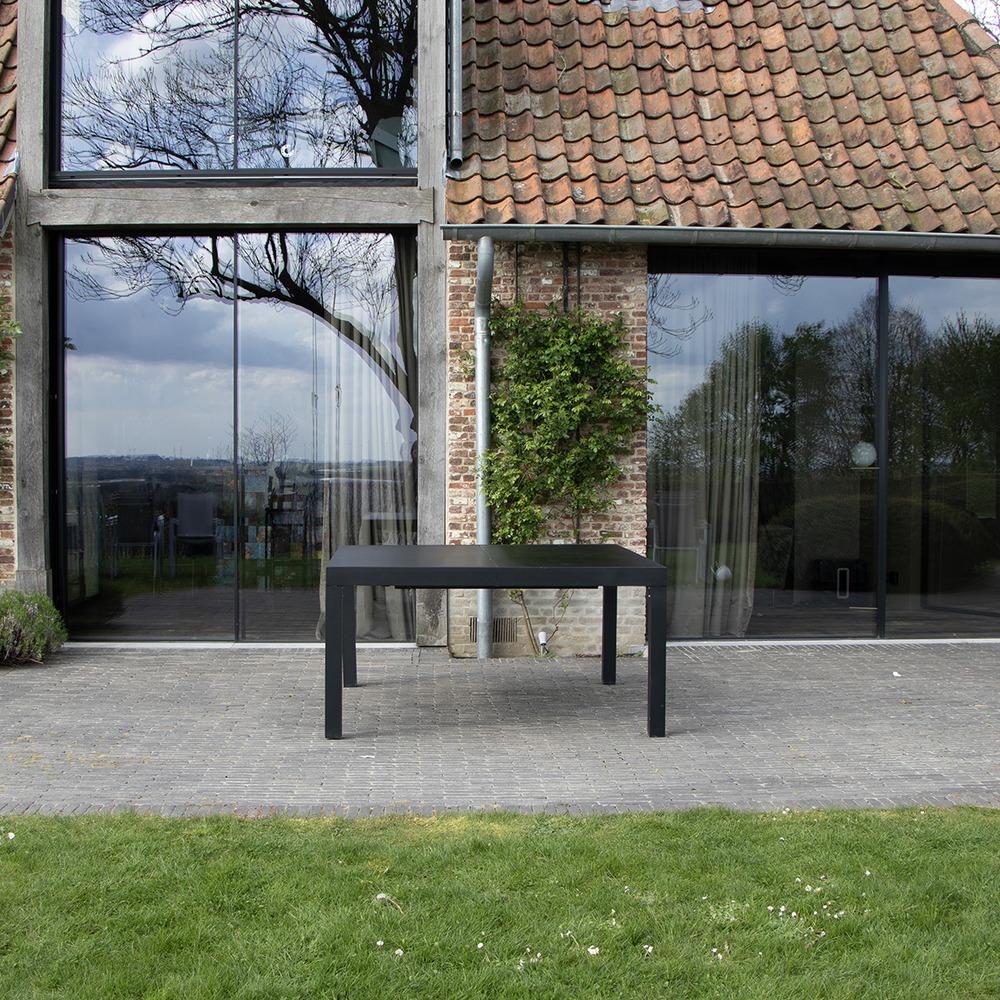 Table blackstar 8/12 personnes structure noire, plateau en verre poli noir