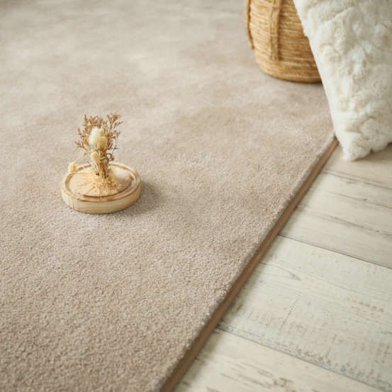 Tapis doux - hypnose beige nude - galon tabac - 140 x 200 cm