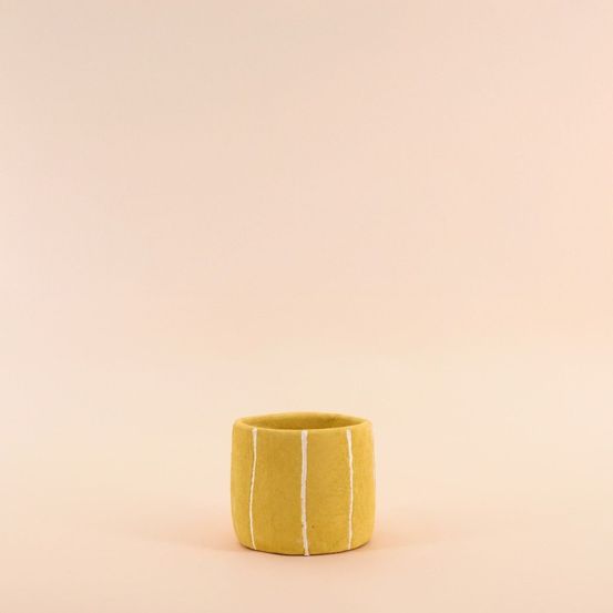 Cache-pot en ciment jaune lignes blanches 10cm