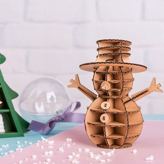 Maquette 3d en carton - bonhomme de neige