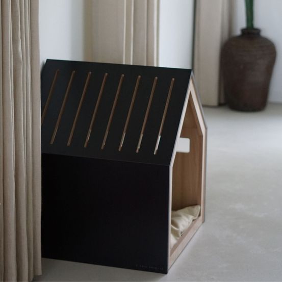Hutte - niche d'intérieur design pour petit chien / chat en bois noir et coussin amovible, 58x58x65cm