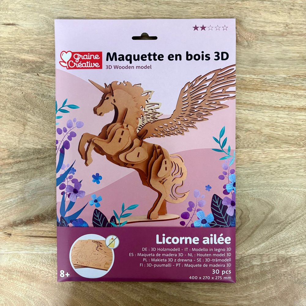 Maquette 3d en bois - licorne ailée