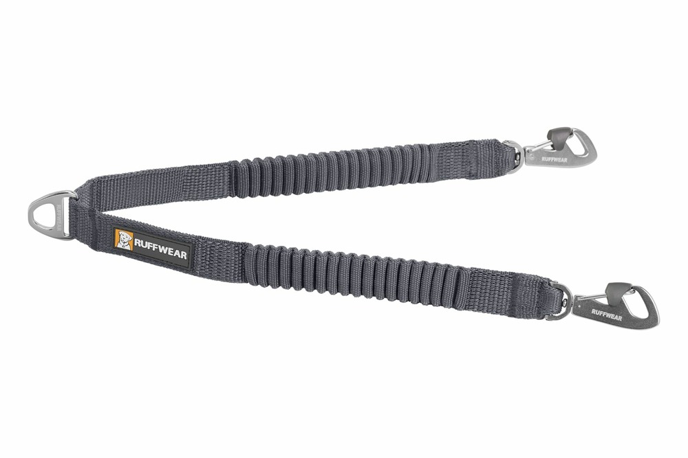Coupleur double track™ adaptateur de laisse pour promener deux chiens sans s'emmêler. Couleur: basalt gray (gris)