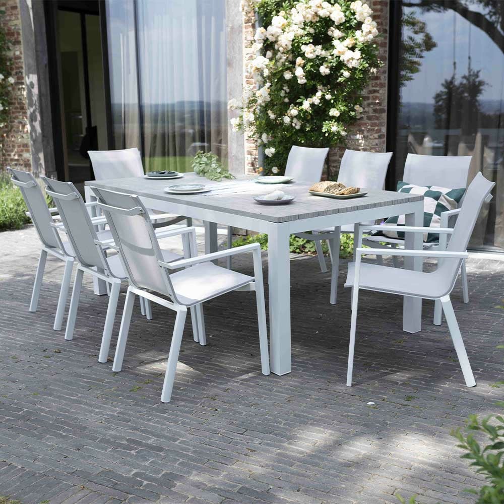 Ensemble tampa 8p en aluminium blanc et plateau en alu décors bois avec 8 fauteuils et 4 chaises pliantes
