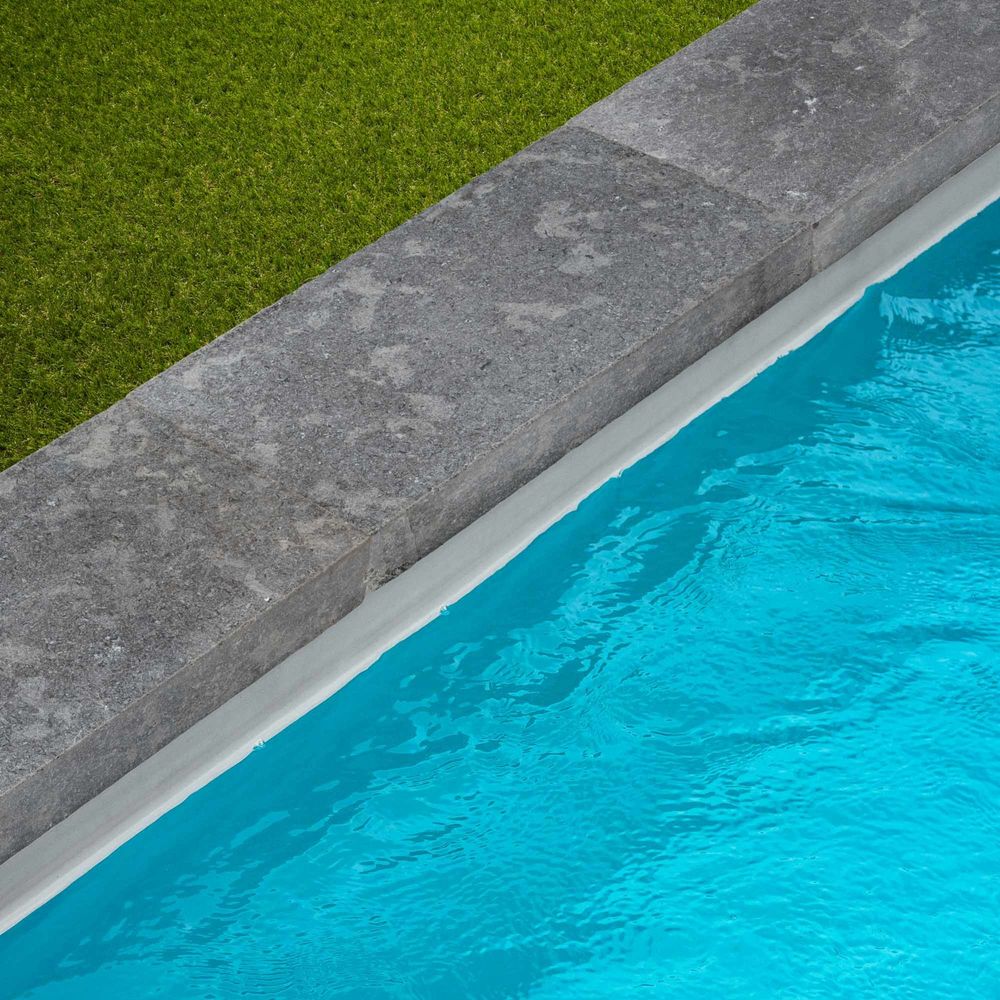 Margelle de piscine pierre d'egypte grise 60x30x8 cm bord droit (à l'unité) - ro'ma nature