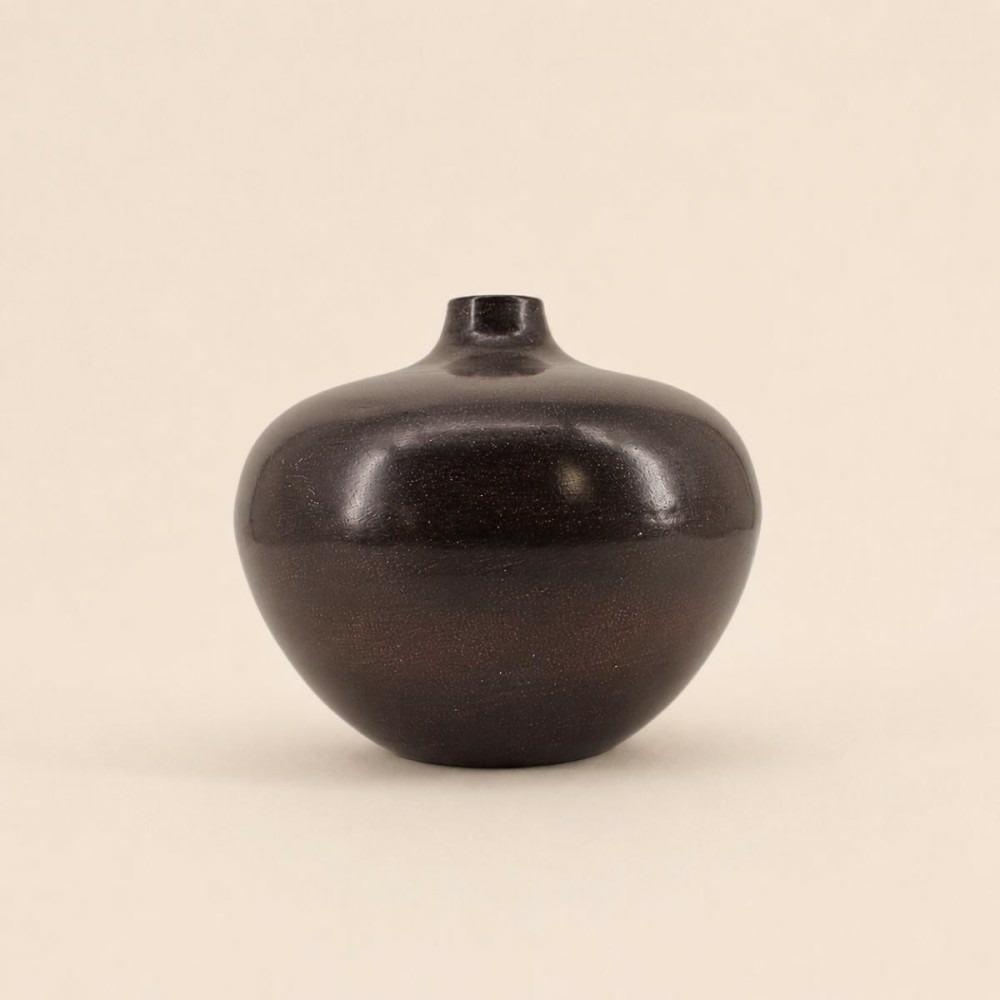 Vase design en métal noir h24cm