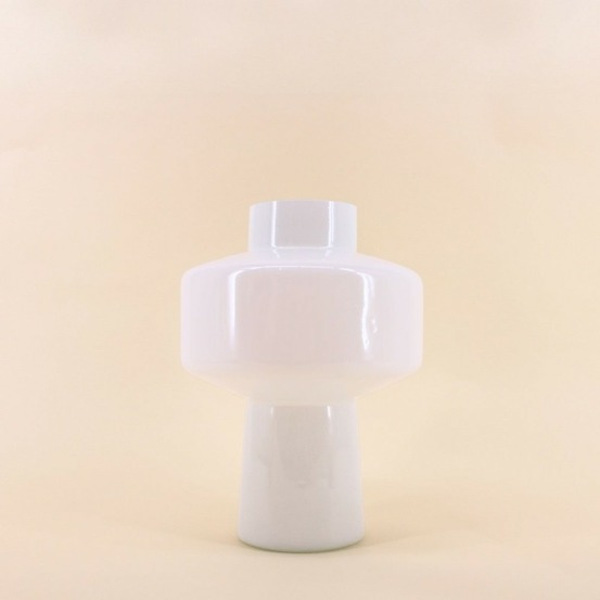 Vase géométrique en verre opaque 27cm