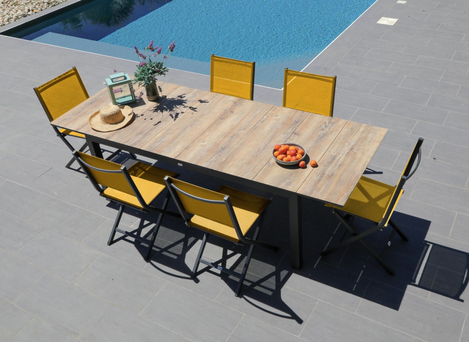 Ensemble table de jardin tahaa extensible 180/240 grap/bois + 6 fauteuils  duca grap/moutarde