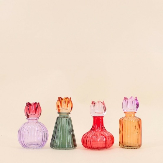 Set de 4 bougeoirs fleurs en verre couleurs assorties
