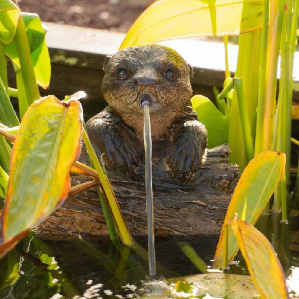 Loutre flottante cracheuse d'eau