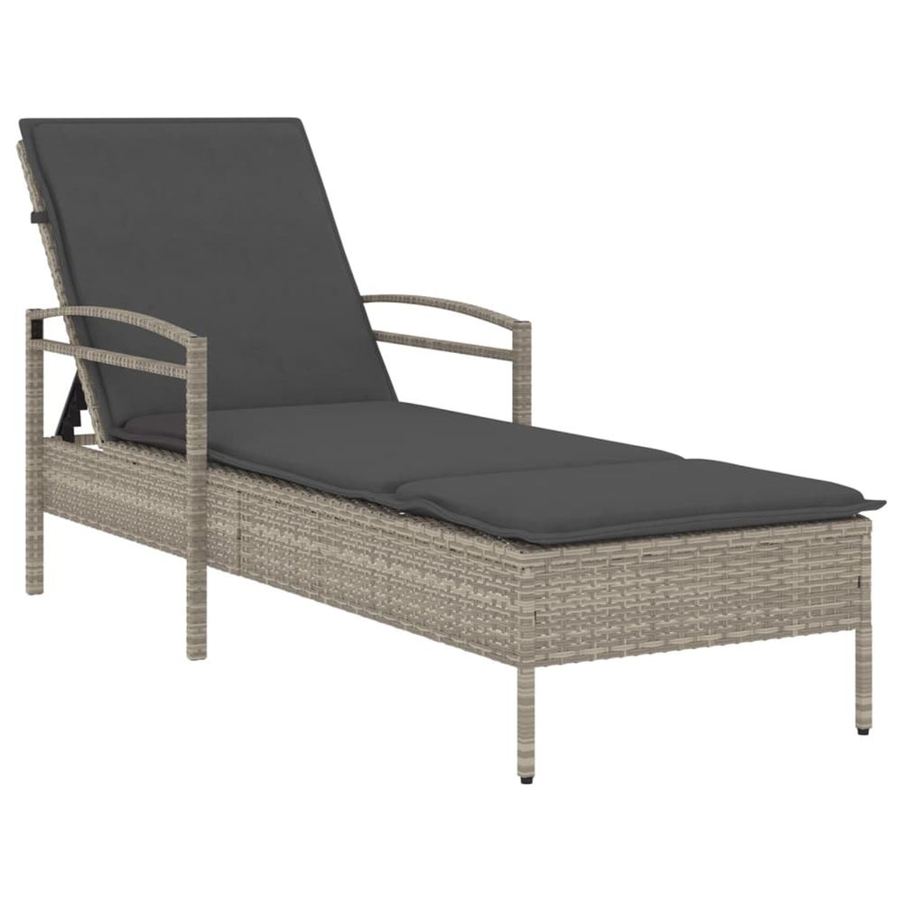 Chaise longue et coussin gris clair 63x200x81 cm résine tressée bain de soleil