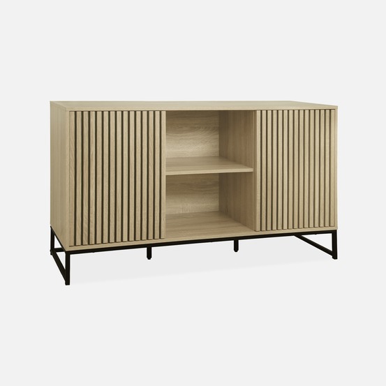 Buffet style contemporain avec 2 portes décor bois rainuré ouverture par pression, buffet bas, piètement en métal noir 140cm