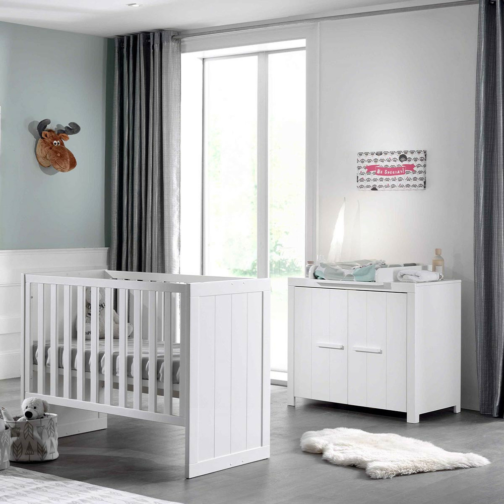 Pack - lit bébé, commode & plan à langer 