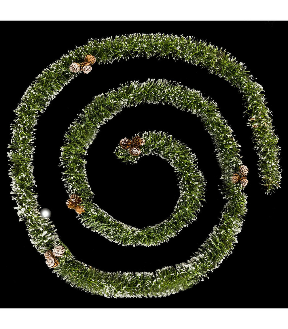 Guirlande de noël large 7.5 cm vert floqué avec pommes de pin longueur 2.7 mètres
