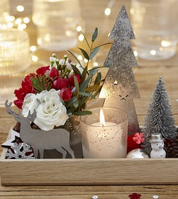 Noël : une déco de table avec des mini sapins - Marie Claire